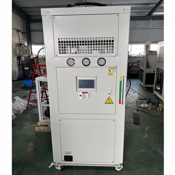 新能源汽車(chē)測(cè)試?yán)錈嵋惑w機(jī)，高低溫一體機(jī)，制冷加熱一體機(jī)